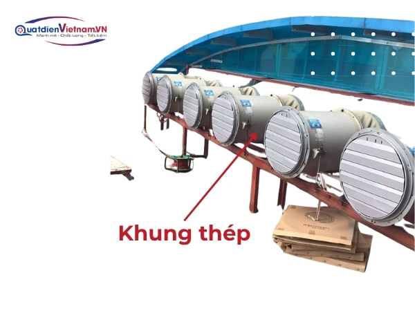 Khung thép mạ kẽm hoặc nhôm định hình, chịu lực cao, chống ăn mòn, lắp đặt dễ dàng