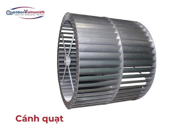Cánh quạt 8-12 lá, thiết kế cong quay về phía trước, cân bằng
