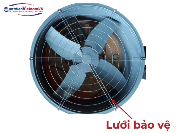 Lưới bảo vệ kim loại, ngăn chặn vật thể lạ, đảm bảo an toàn cho người vận hành