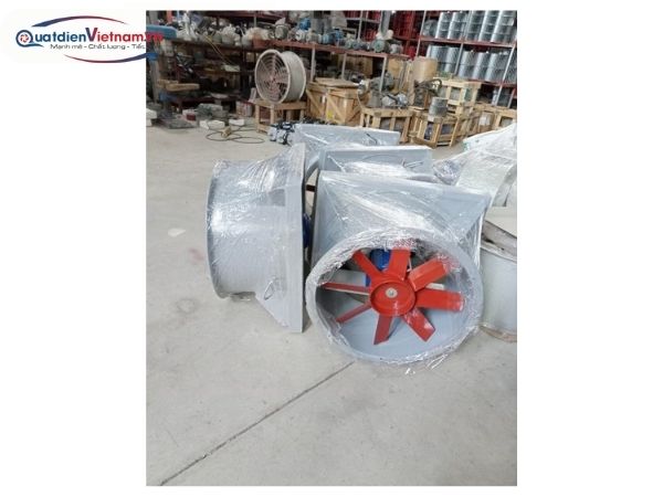 quạt hút mái nhà xưởng