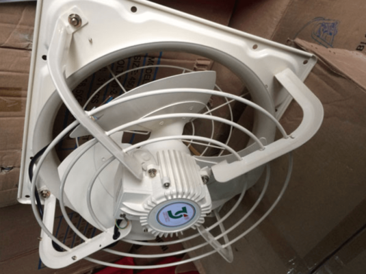 quat hut thong gio nha xuong