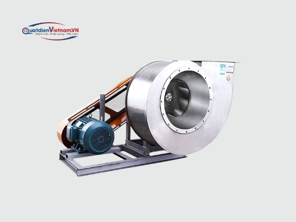 Động cơ điện xoay chiều cung cấp năng lượng cho quạt, chuyển đổi điện năng thành cơ năng