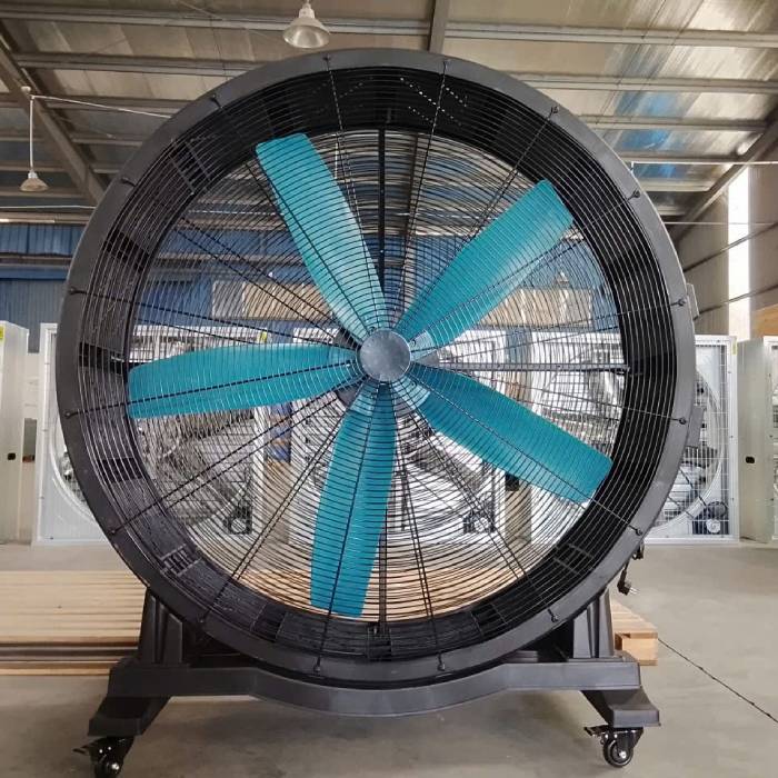 quat lam mat cong nghiep de san di dong 1500